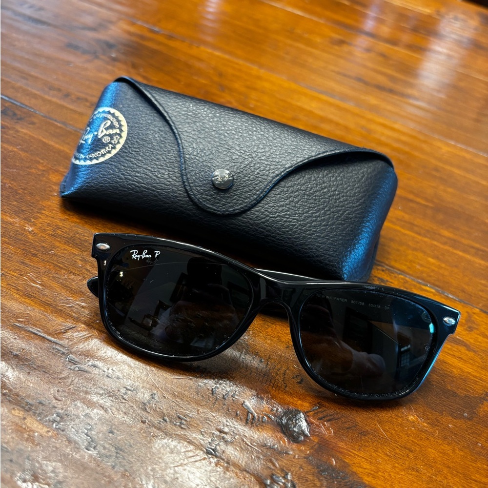 Ray-Ban RB2132 New Wayfarer Classic in Black and Polarized